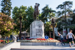 Turkey_2015 | , boys skating next to a statue of Atatürk in Bursa